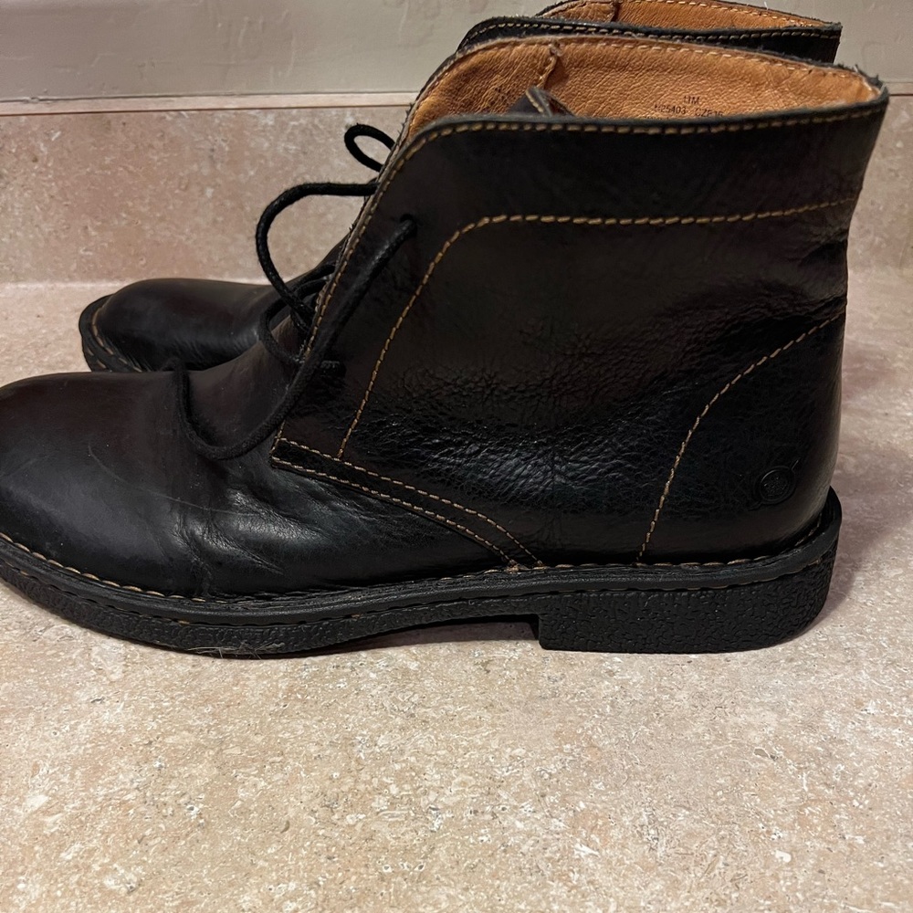 Born boots size 11 Like new.